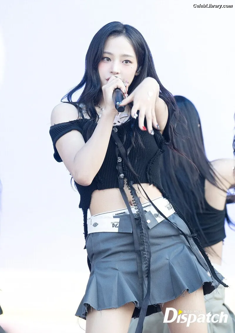 Minji (NewJeans) photo 9 of 1153