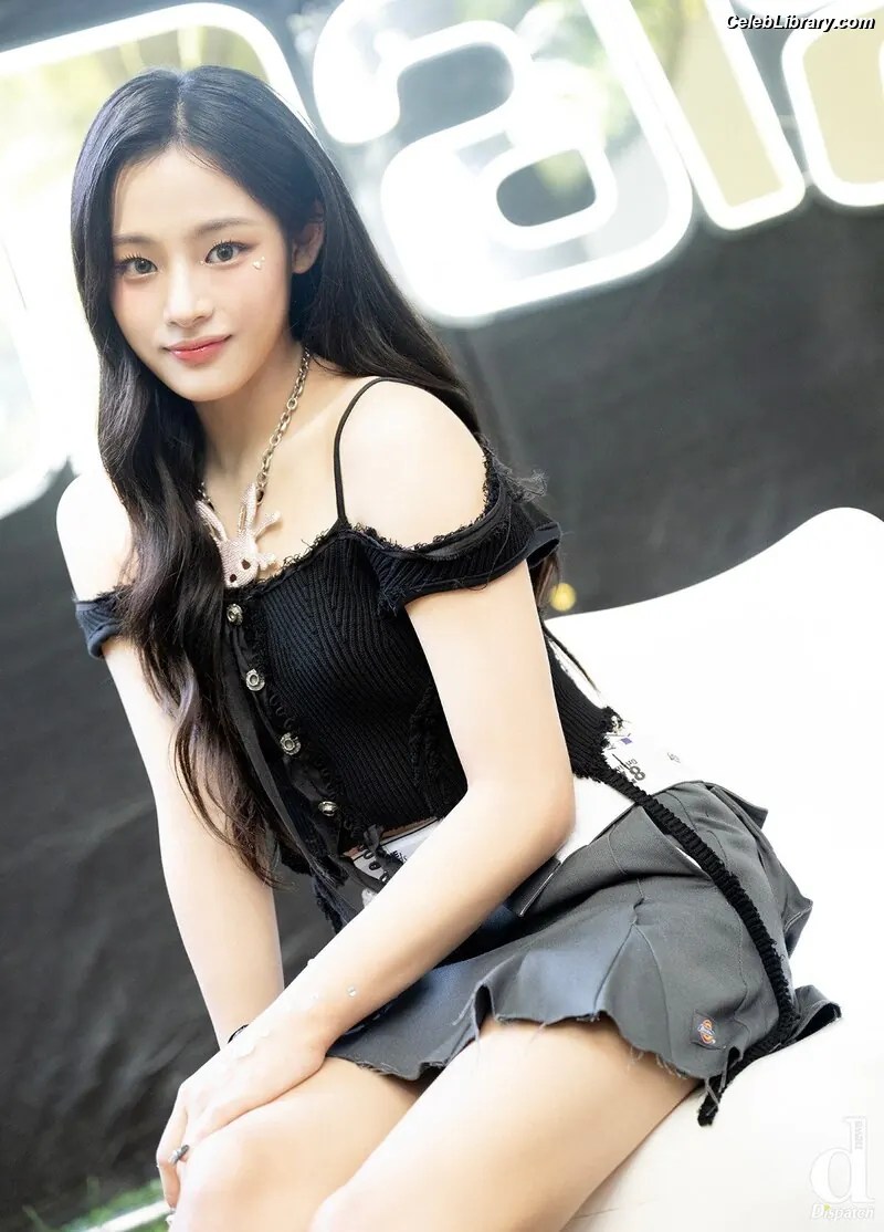 Minji (NewJeans) photo 18 of 1153