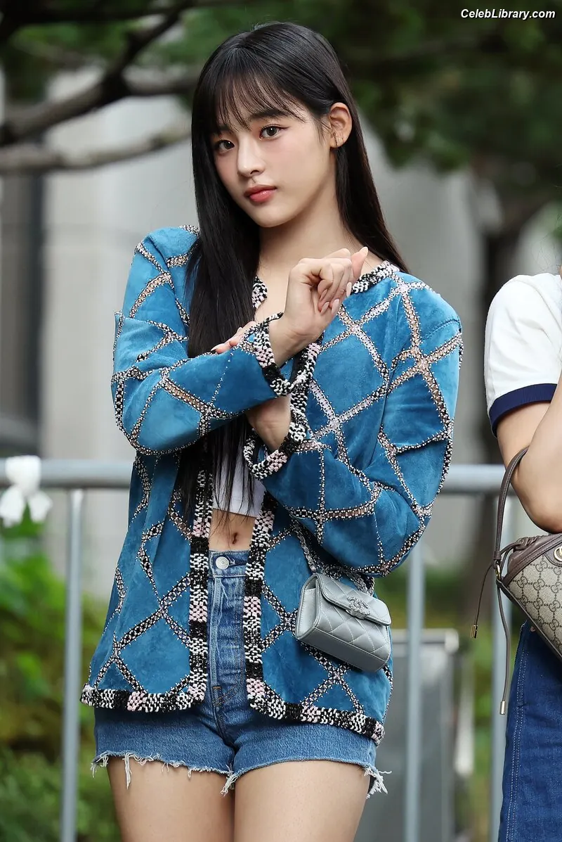 Minji (NewJeans) photo 22 of 1153