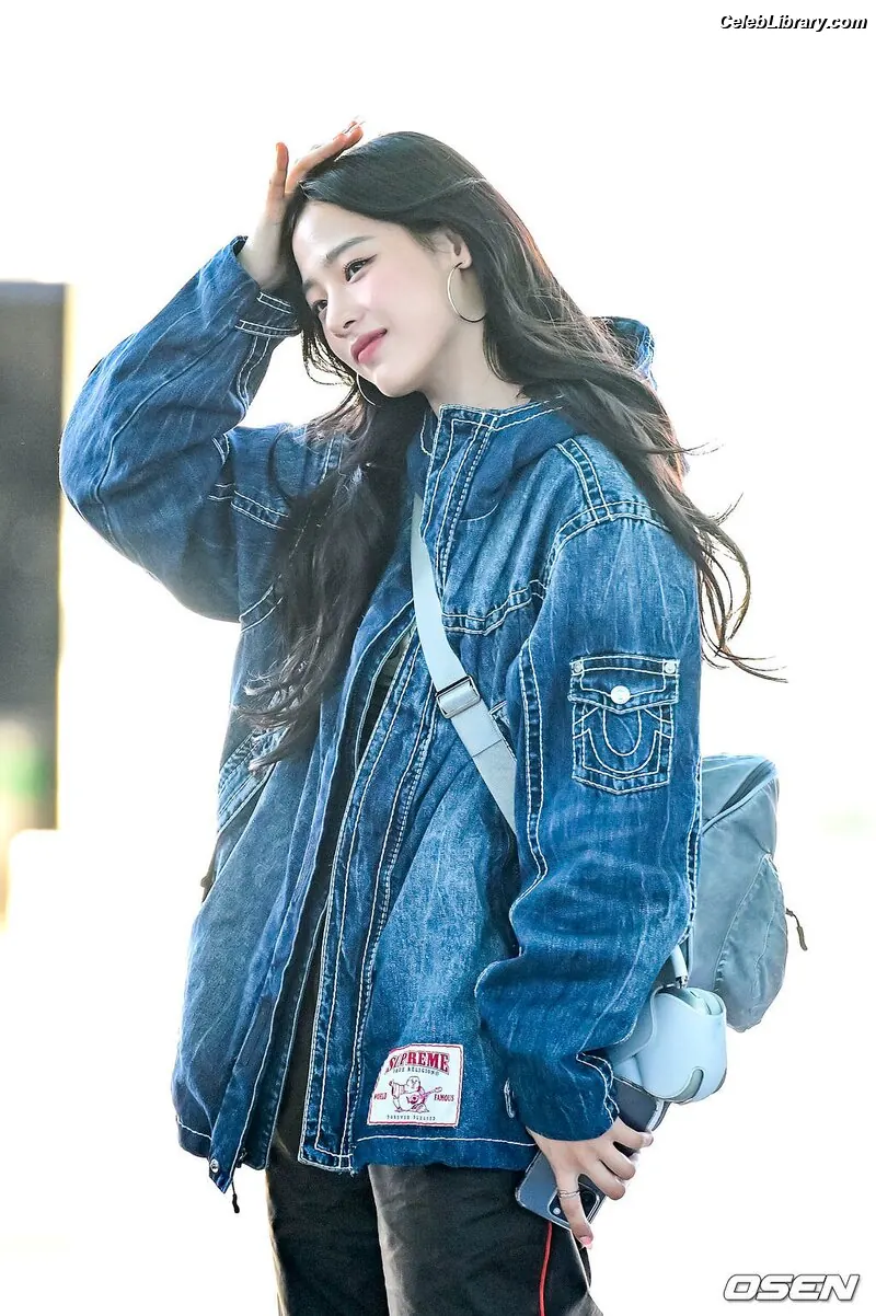Minji (NewJeans) photo 4 of 1153