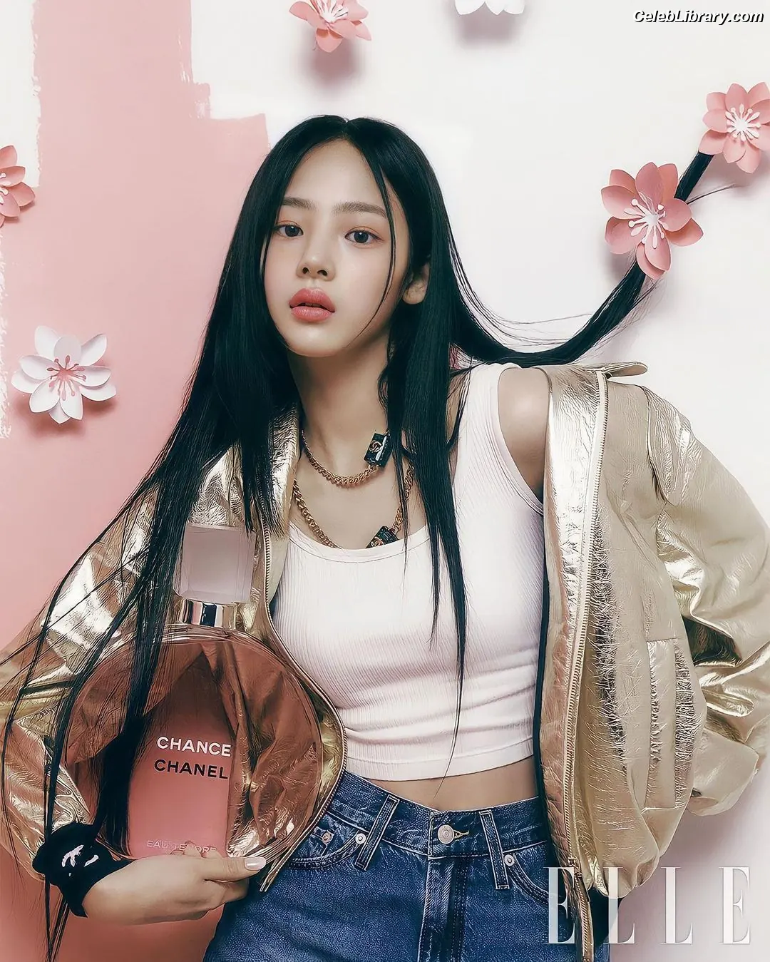 Minji (NewJeans) photo 22 of 1153