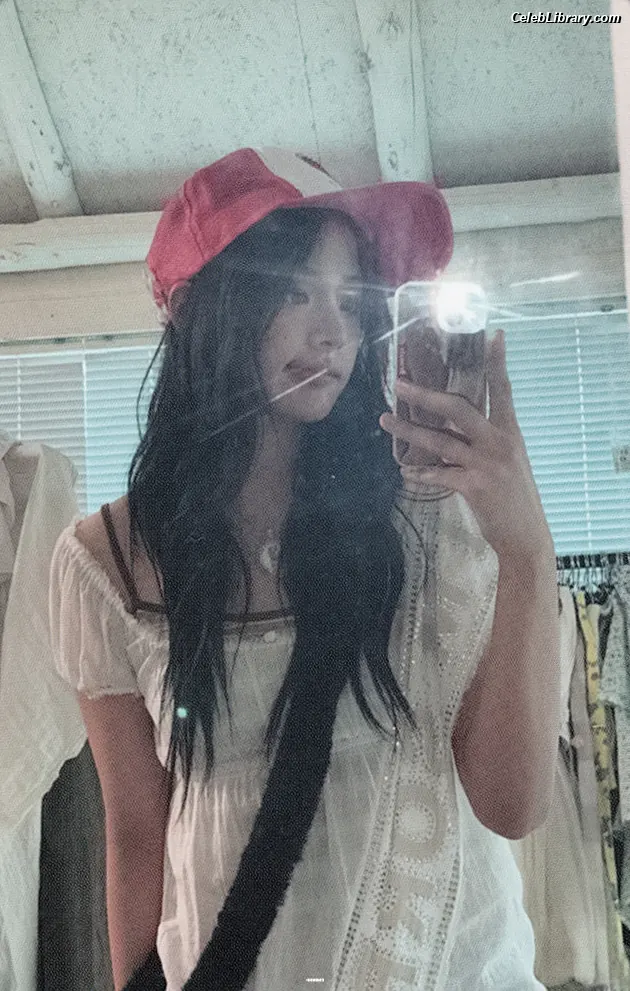Minji (NewJeans) photo 8 of 1153