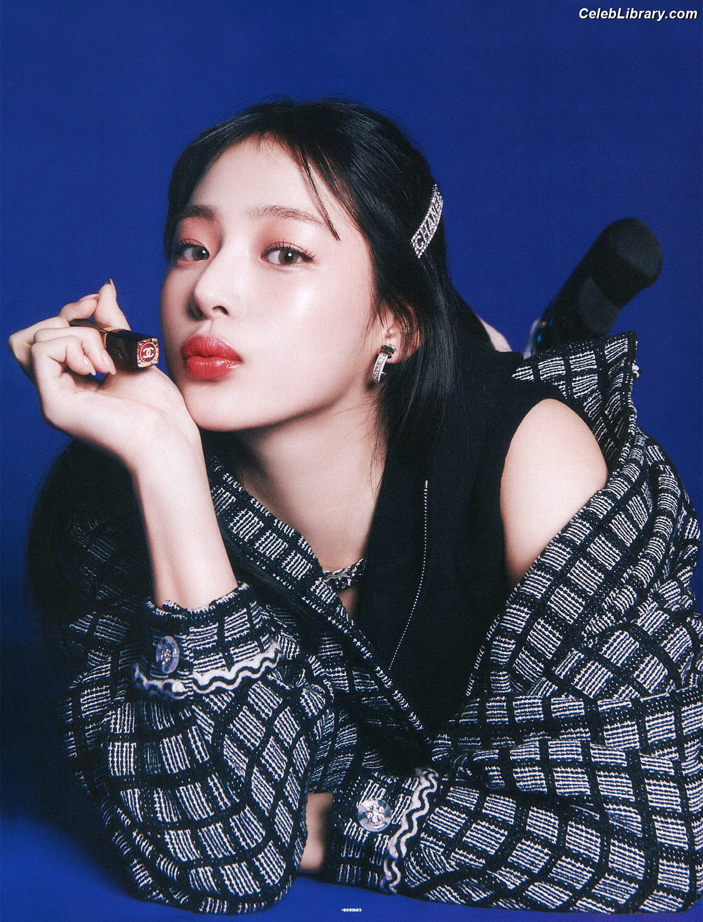 Minji (NewJeans) photo 12 of 1153