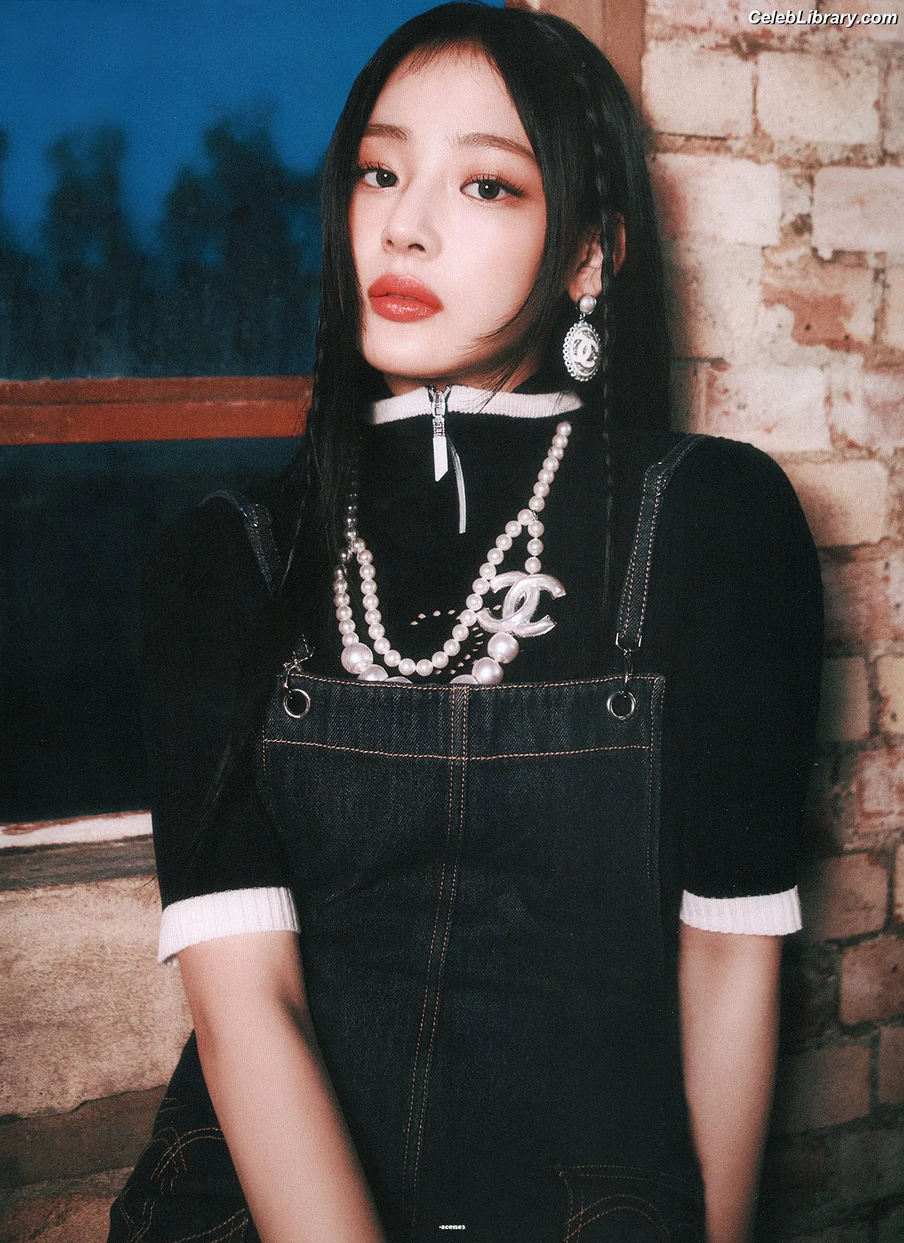 Minji (NewJeans) photo 18 of 1153