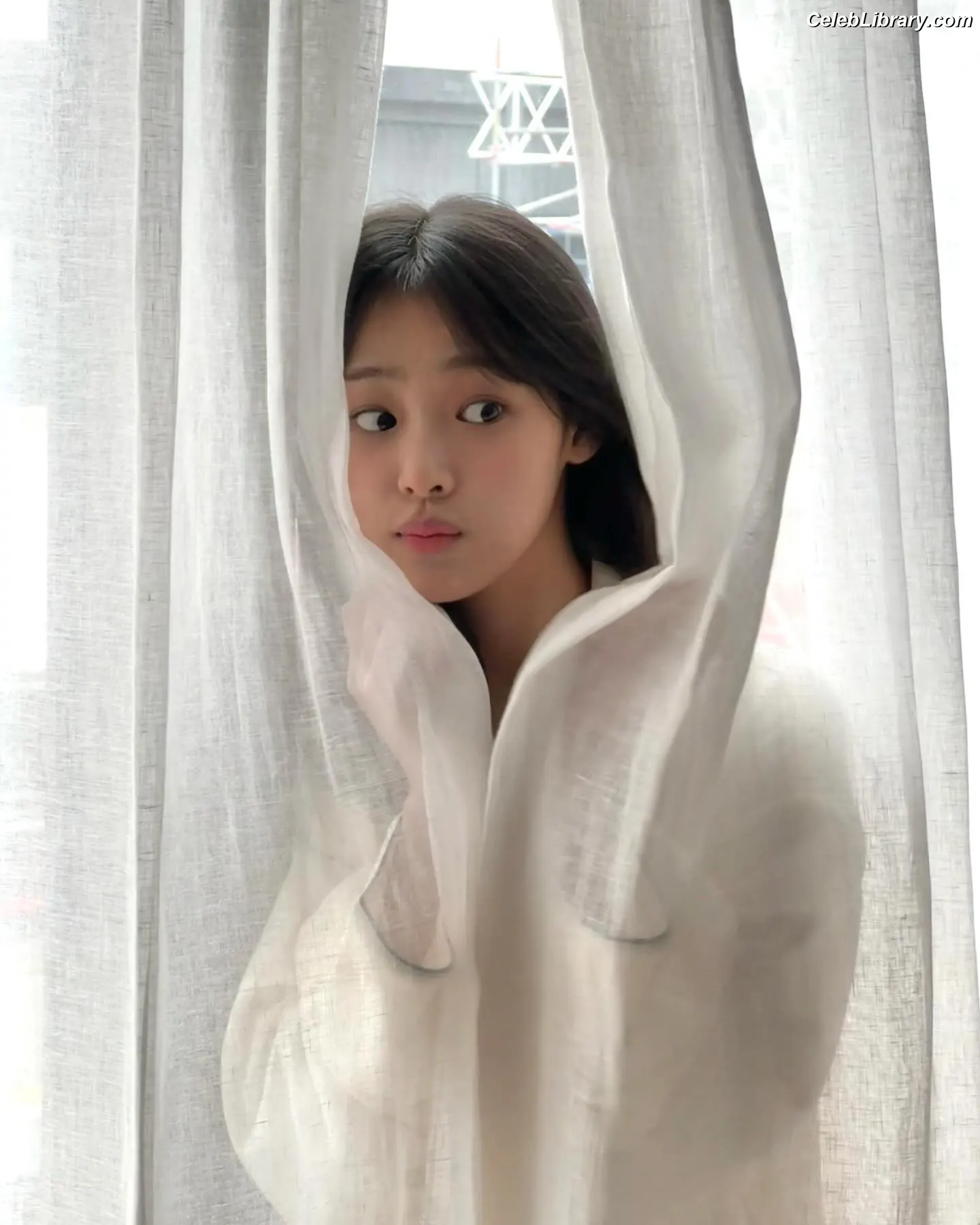 Minji (NewJeans) photo 10 of 1153