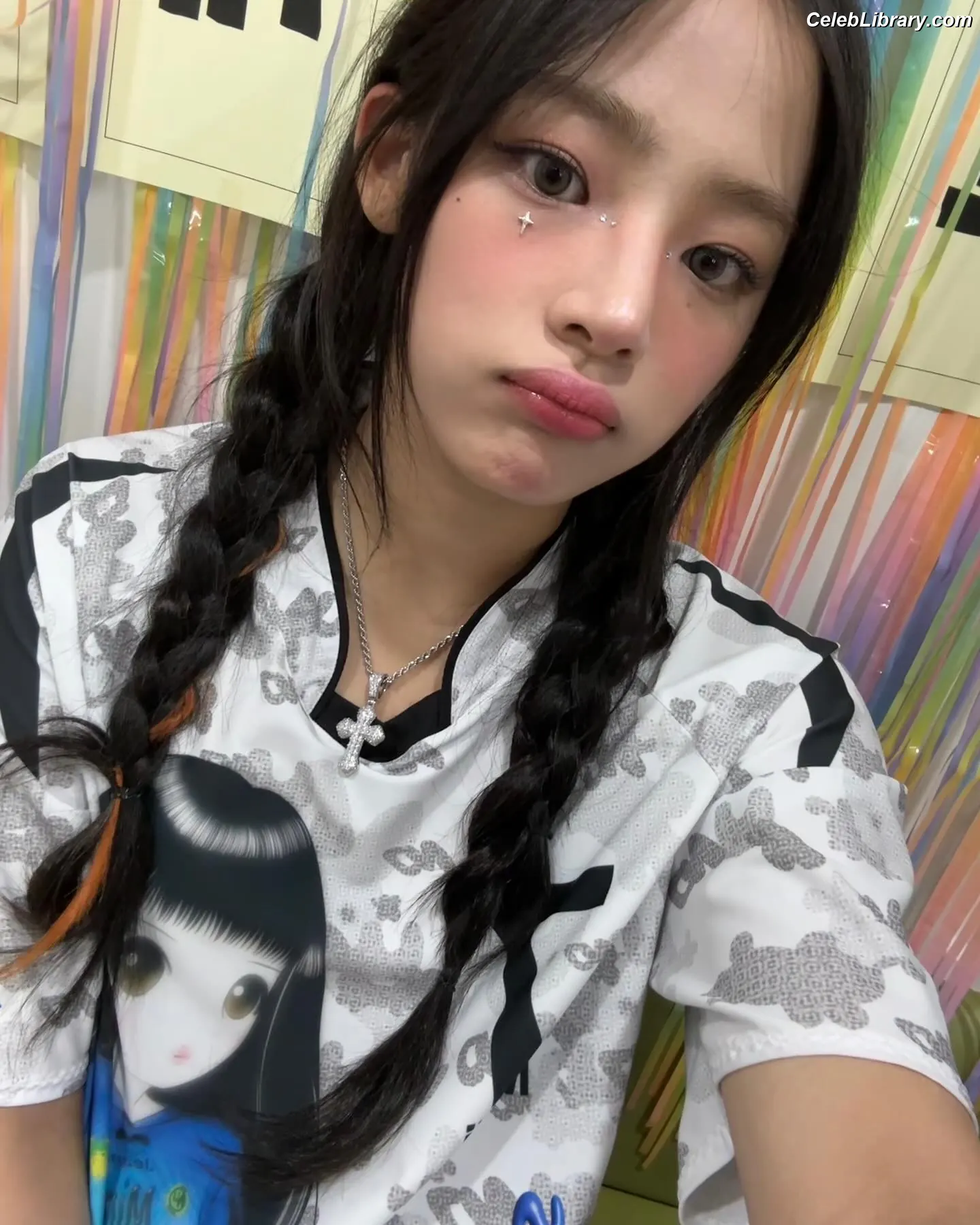 Minji (NewJeans) photo 3 of 1153