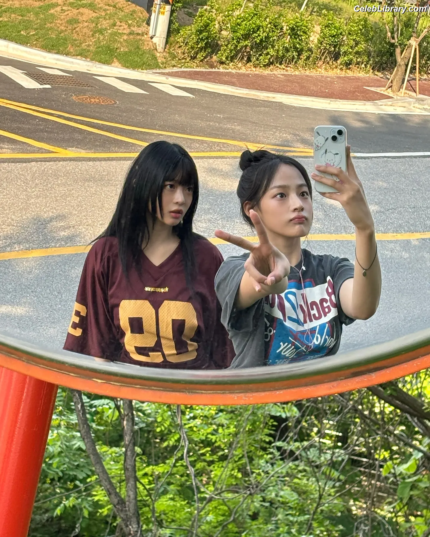 Minji (NewJeans) photo 6 of 1153