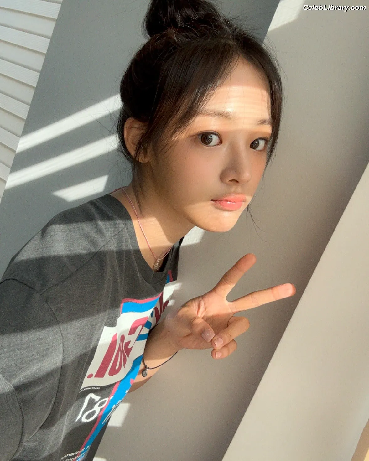 Minji (NewJeans) photo 14 of 1153