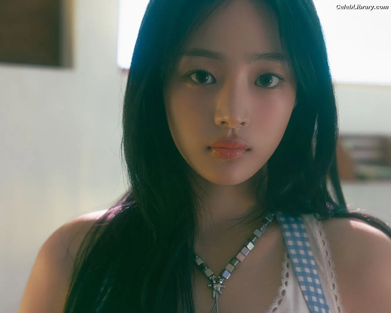 Minji (NewJeans) photo 14 of 1153