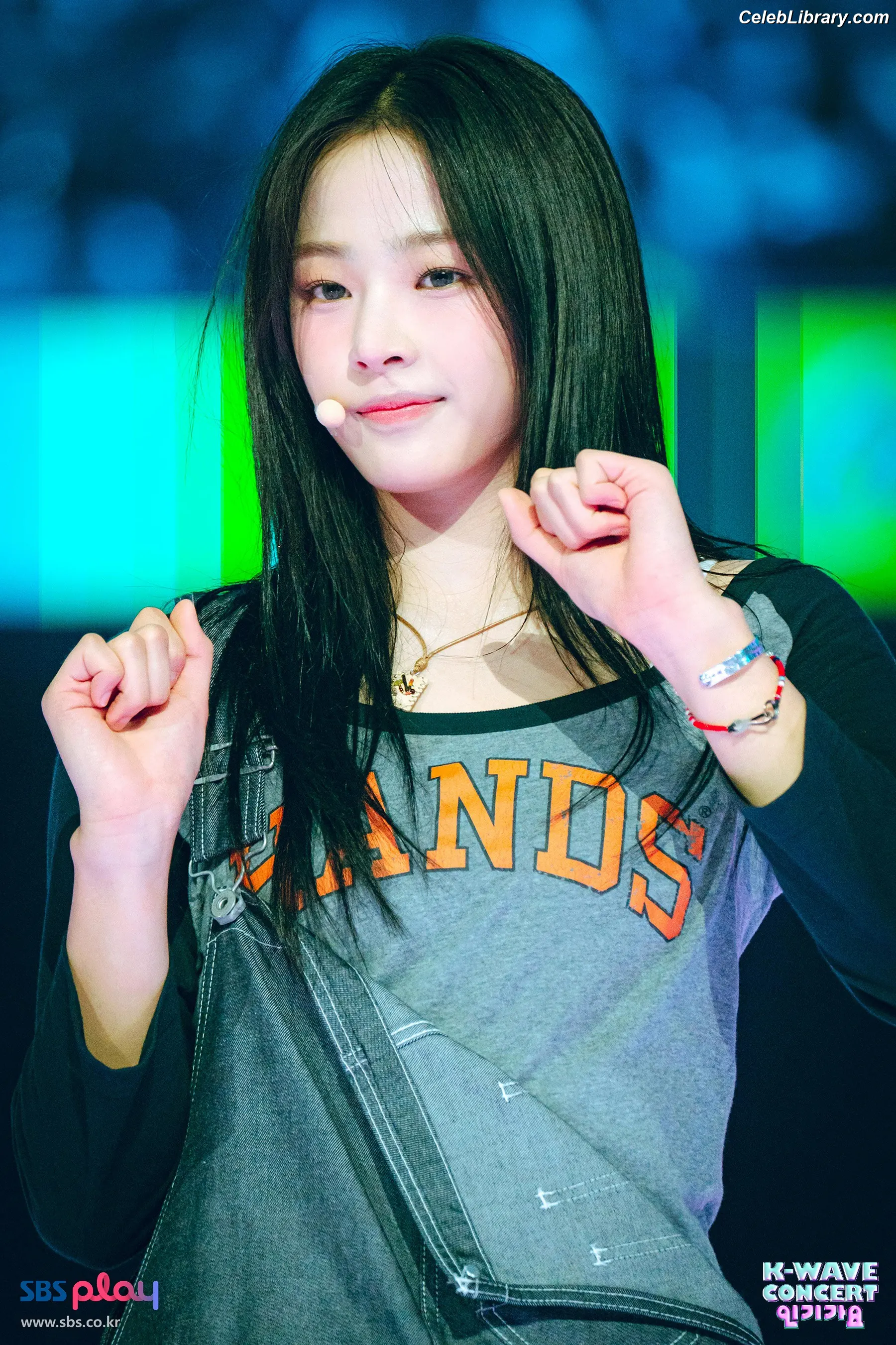 Minji (NewJeans) photo 19 of 1153