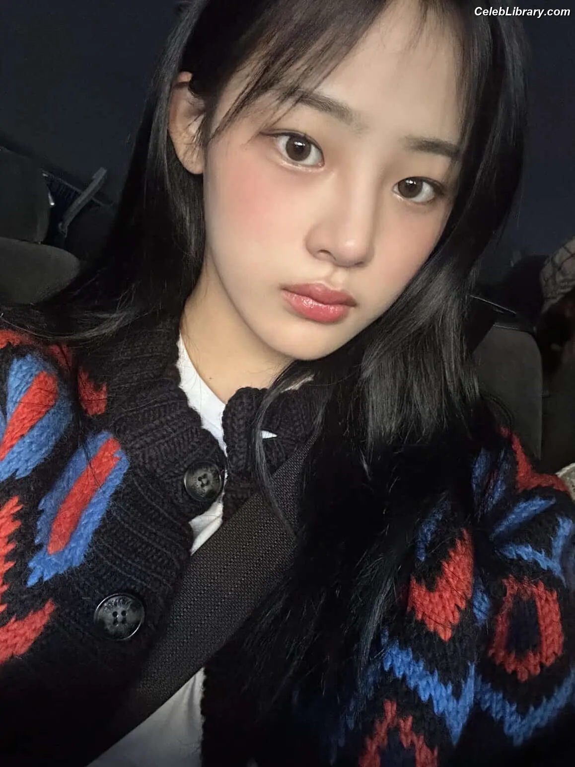 Minji (NewJeans) photo 9 of 1153