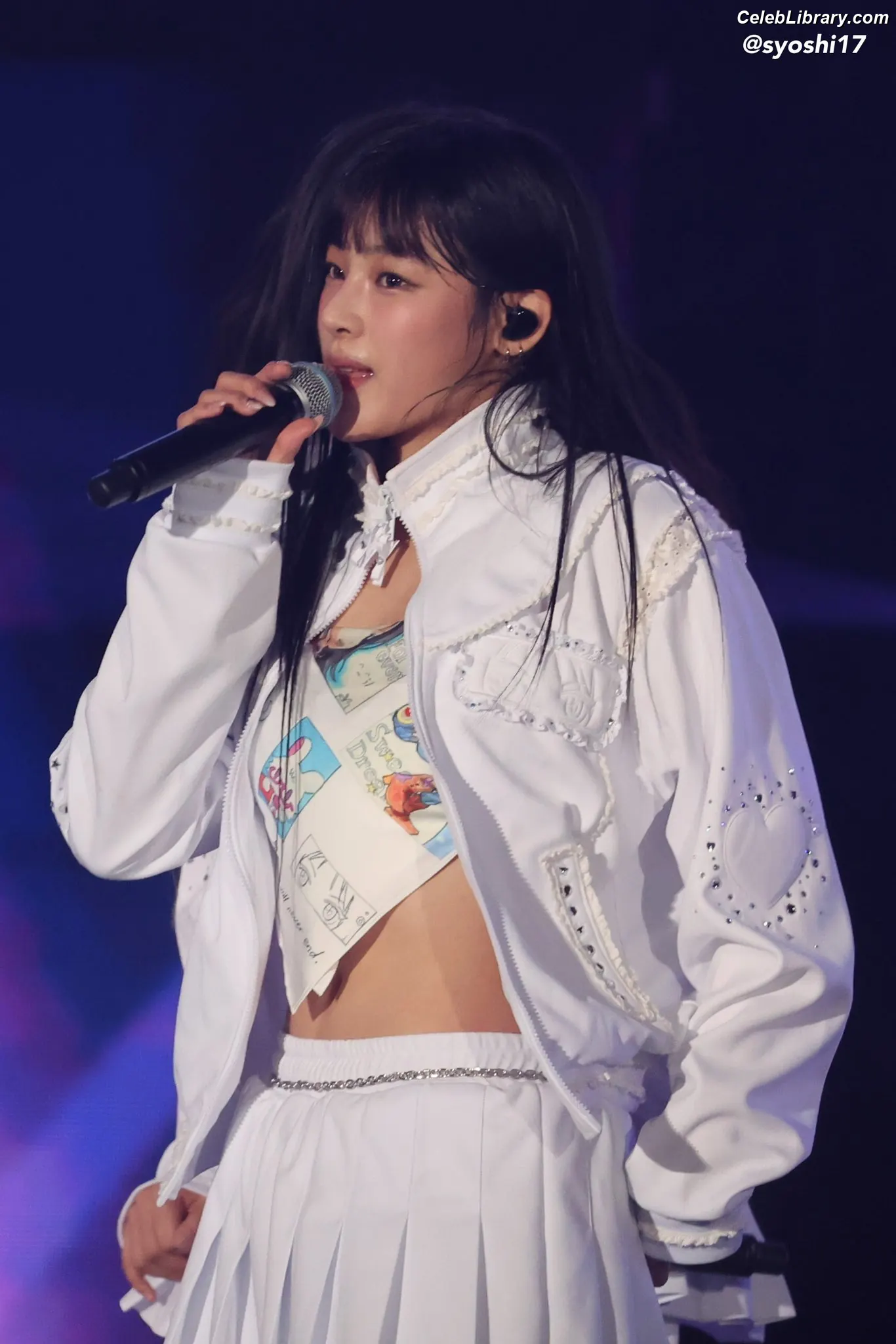 Minji (NewJeans) photo 18 of 1153