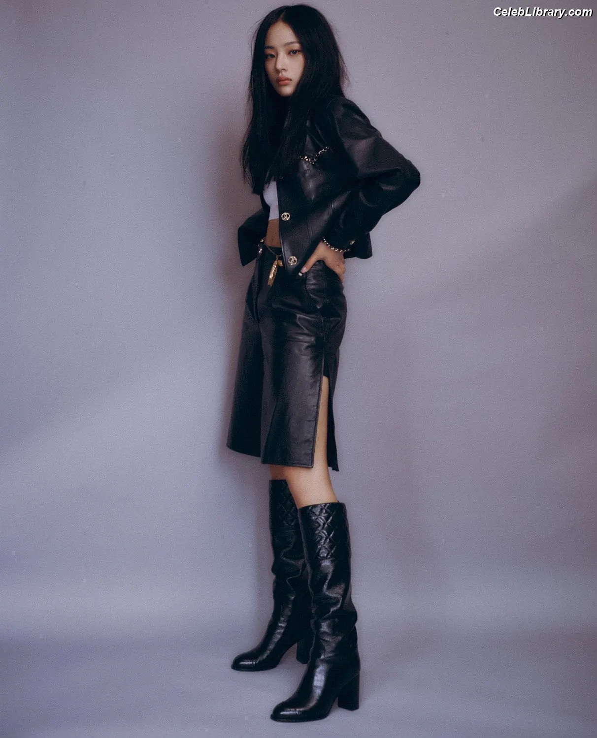 Minji (NewJeans) photo 16 of 1153