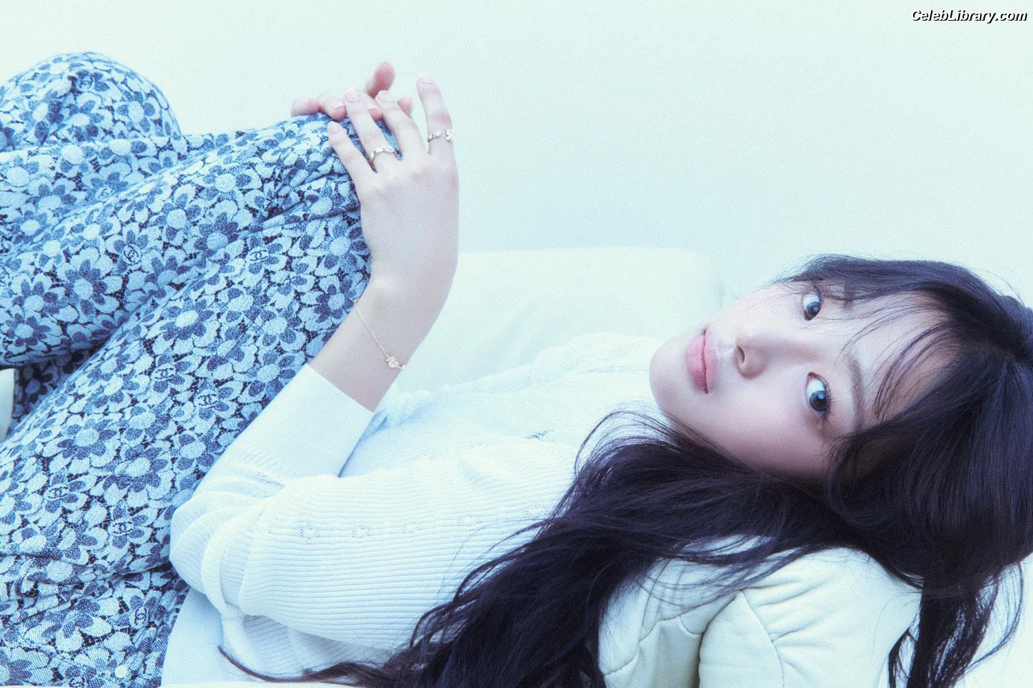 Minji (NewJeans) photo 19 of 1153