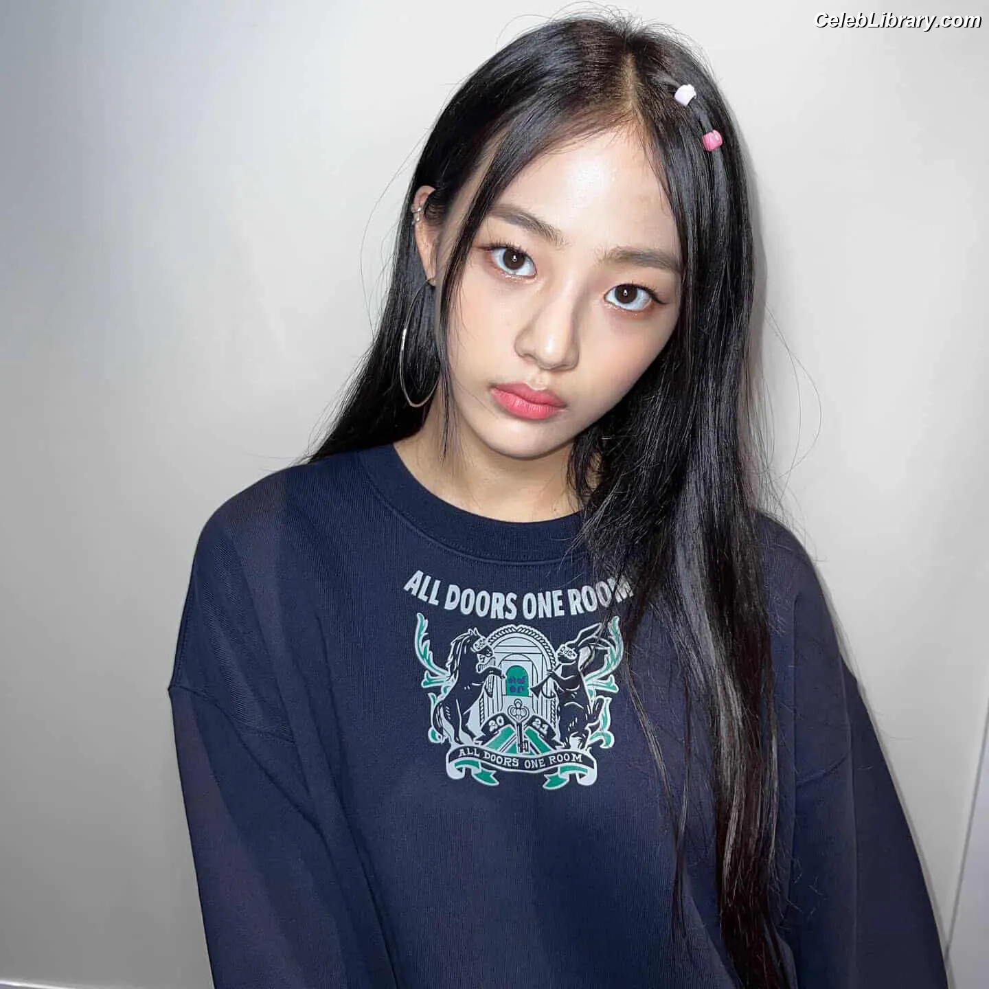 Minji (NewJeans) photo 9 of 1153