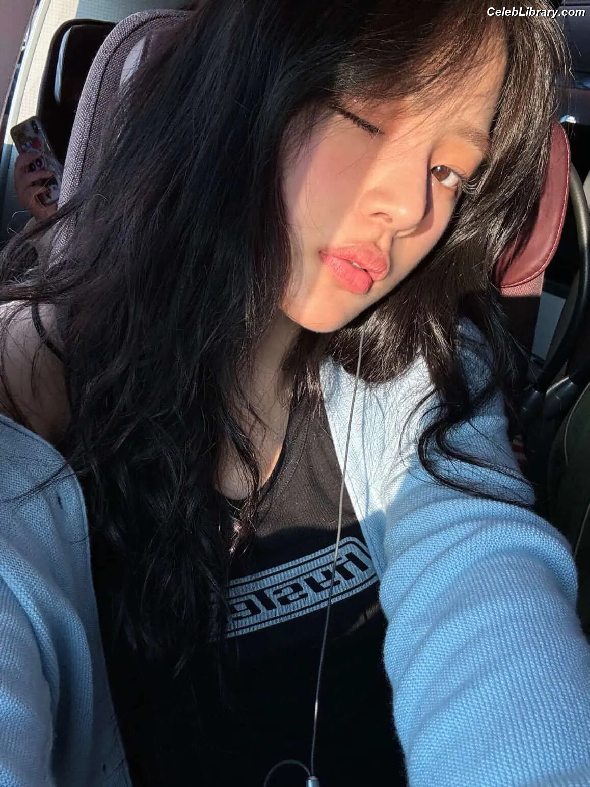 Minji (NewJeans) photo 10 of 1153