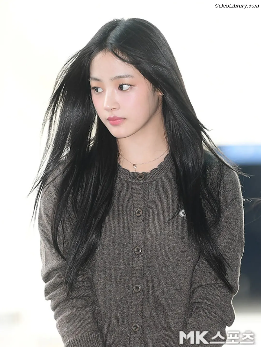Minji (NewJeans) photo 11 of 1153
