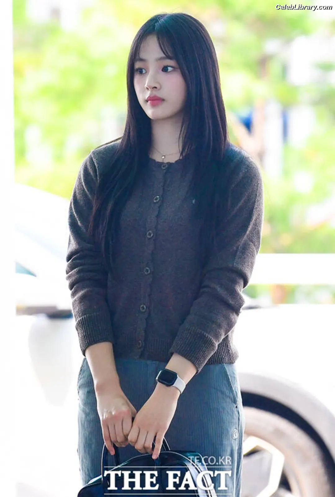 Minji (NewJeans) photo 12 of 1153