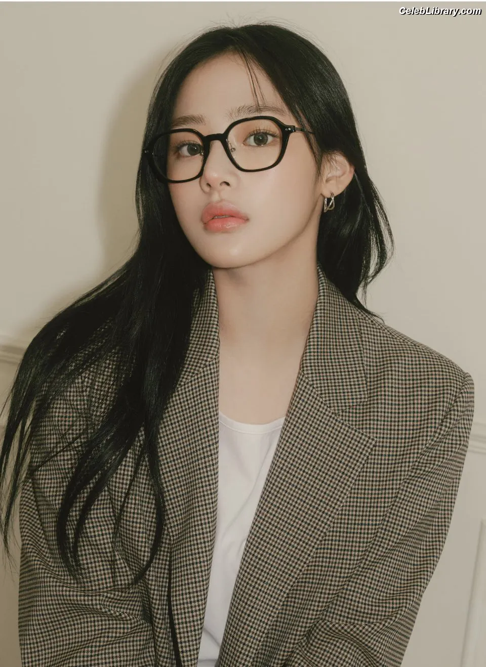Minji (NewJeans) photo 1 of 1153