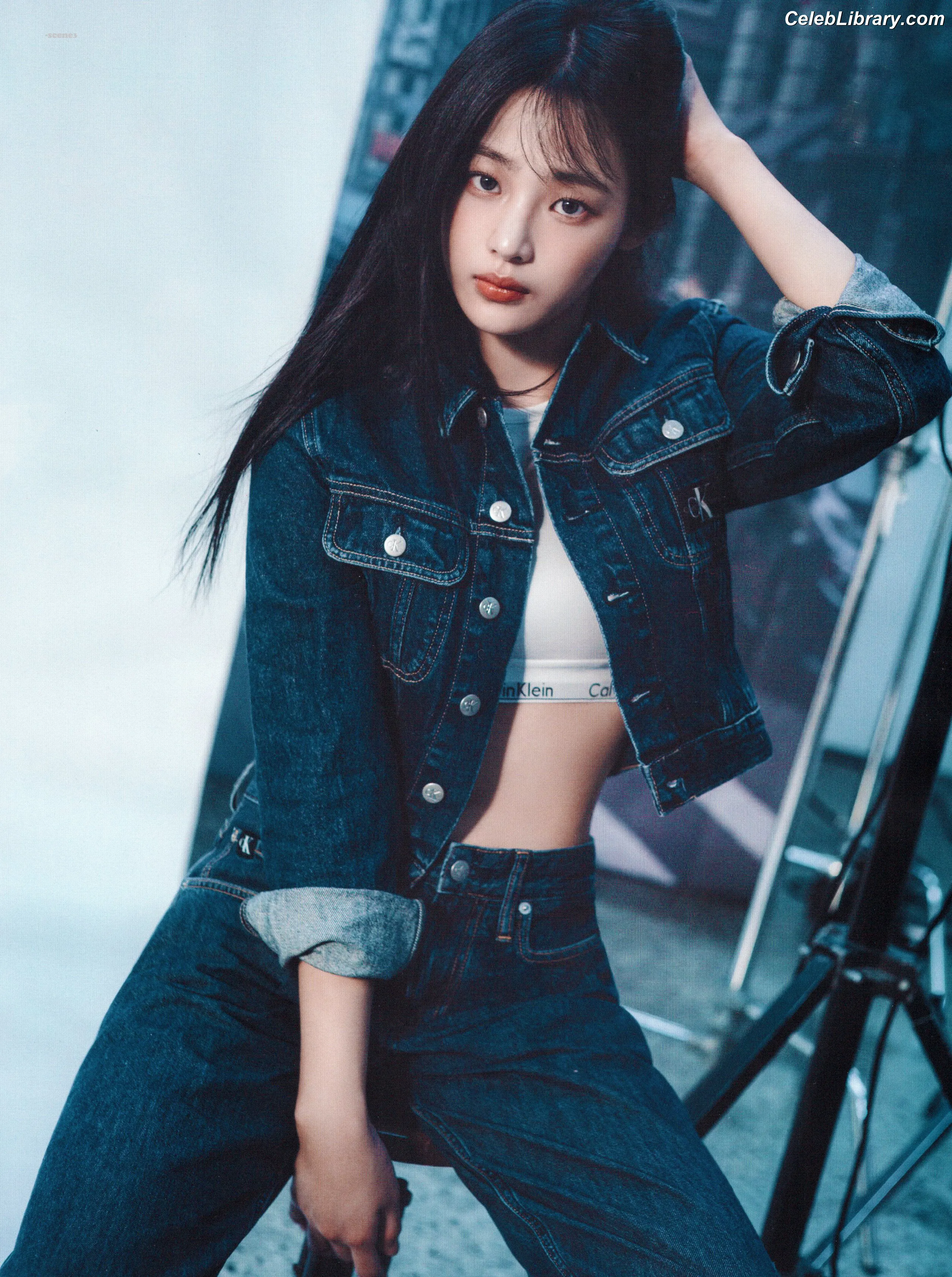 Minji (NewJeans) photo 2 of 1153