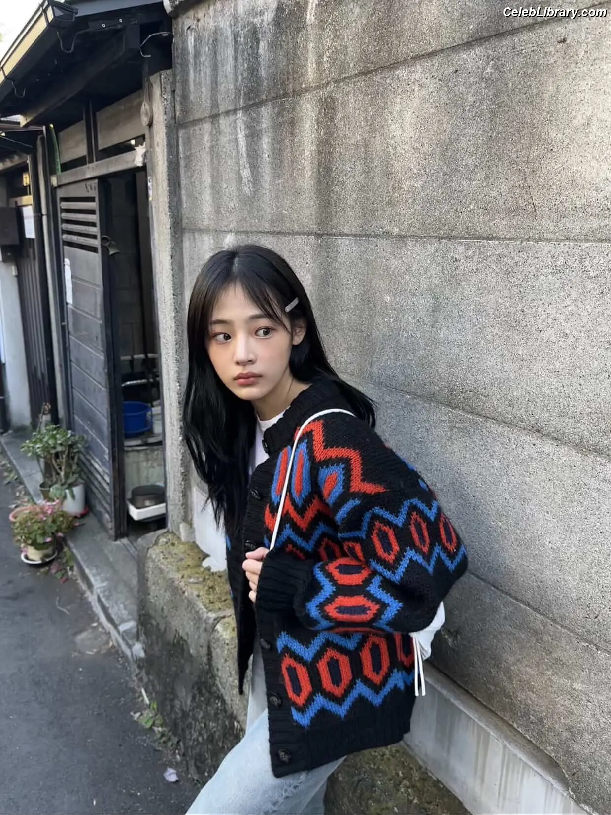 Minji (NewJeans) photo 7 of 1153