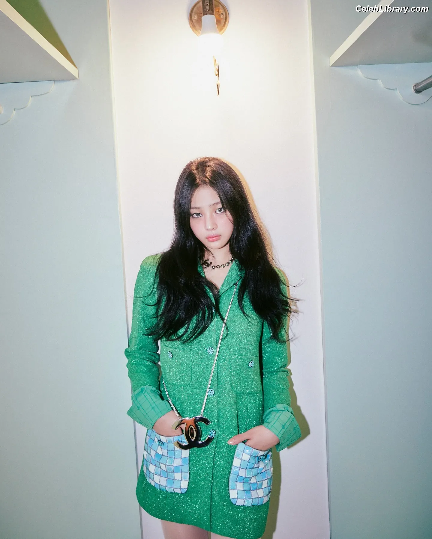 Minji (NewJeans) photo 19 of 1153