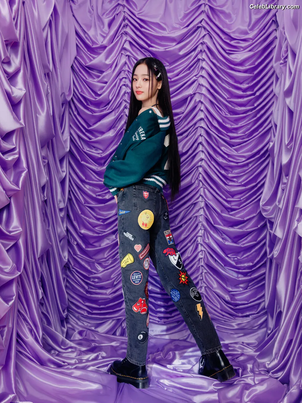 Minji (NewJeans) photo 14 of 1153