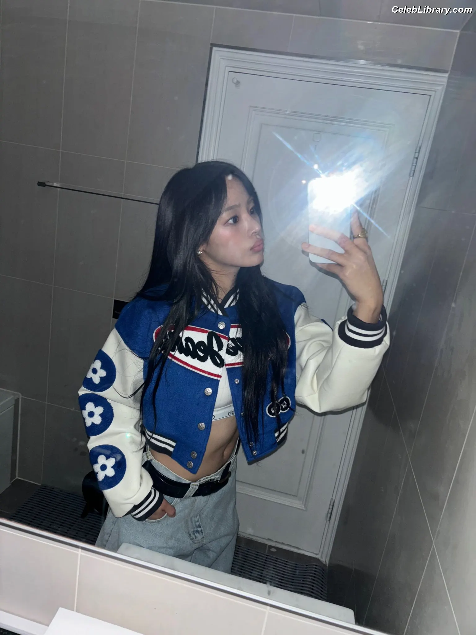 Minji (NewJeans) photo 15 of 1153