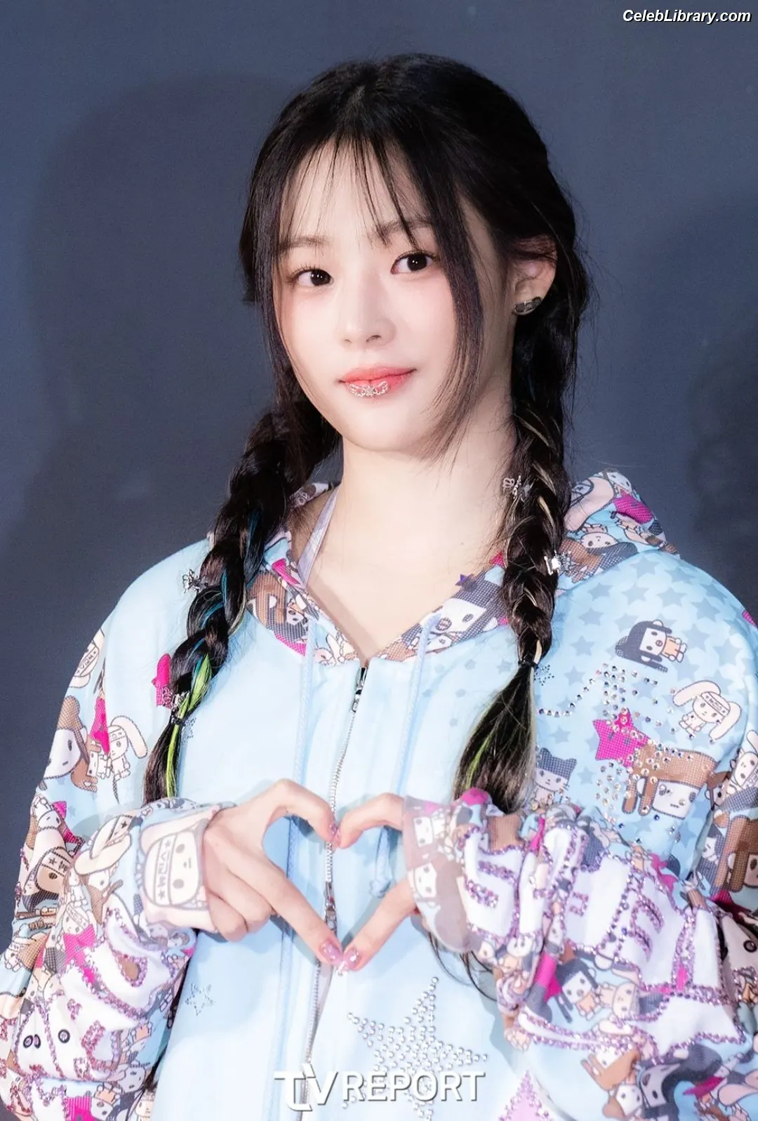 Minji (NewJeans) photo 1 of 1153