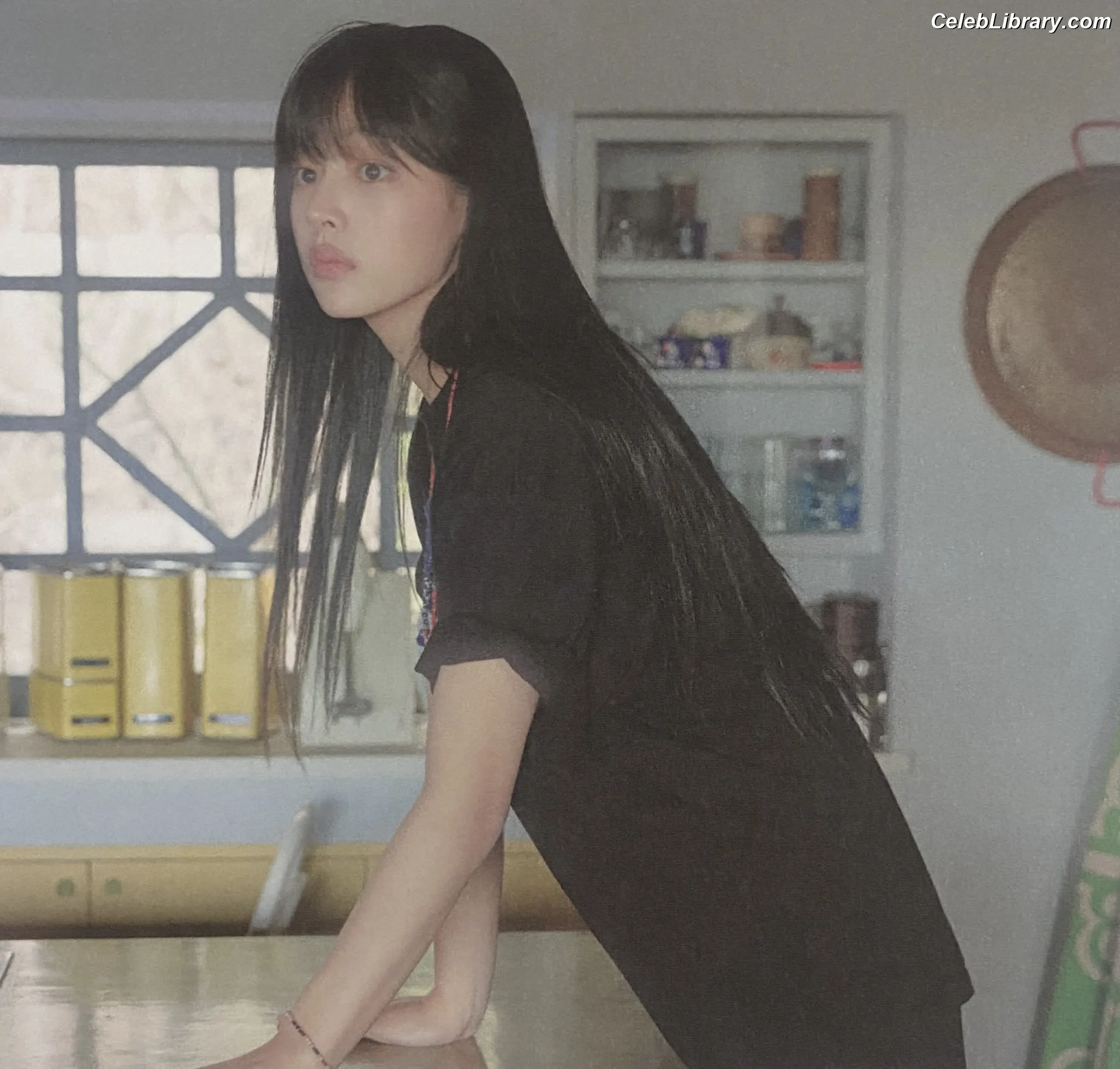 Minji (NewJeans) photo 19 of 1153