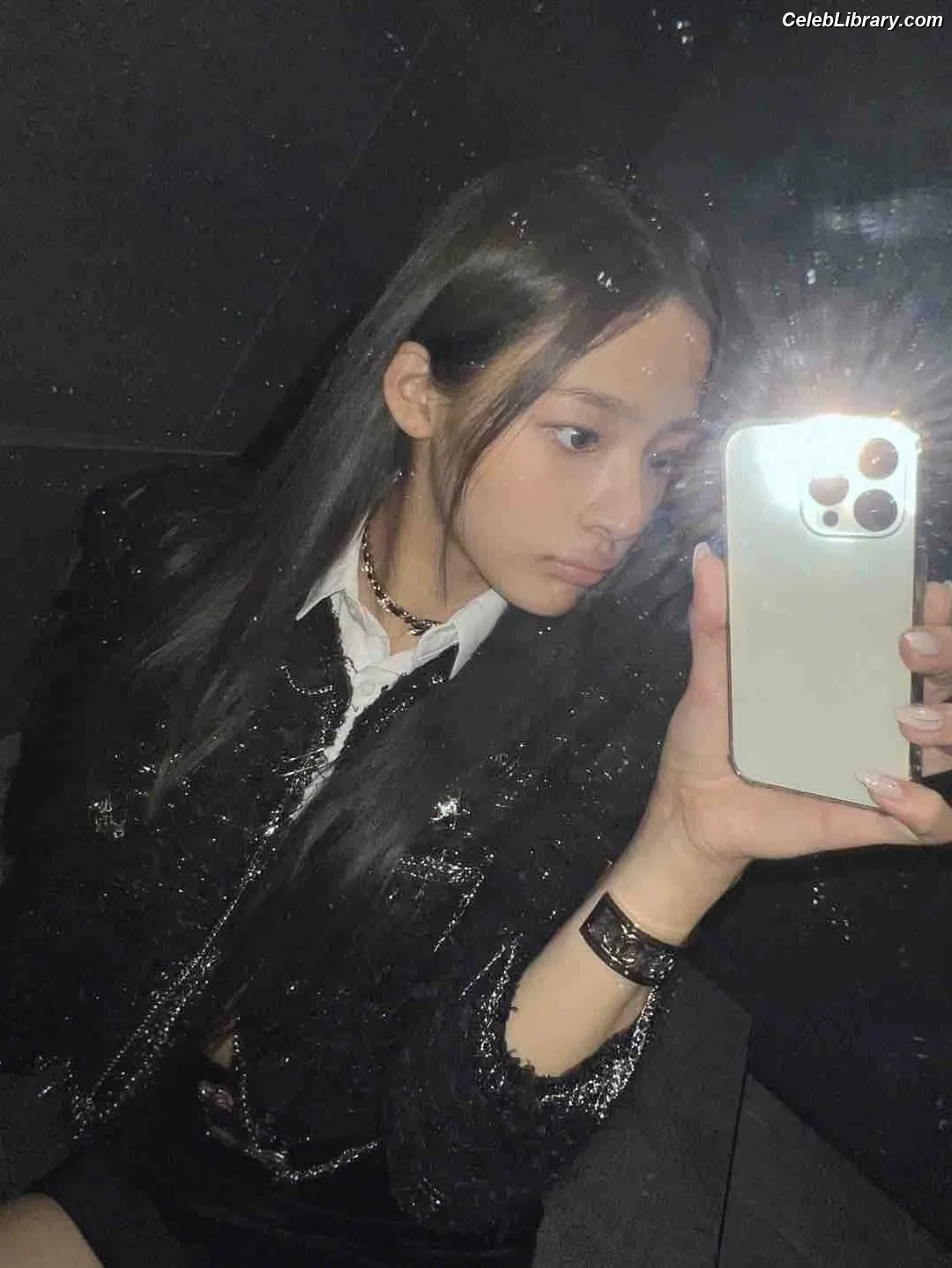 Minji (NewJeans) photo 8 of 1153