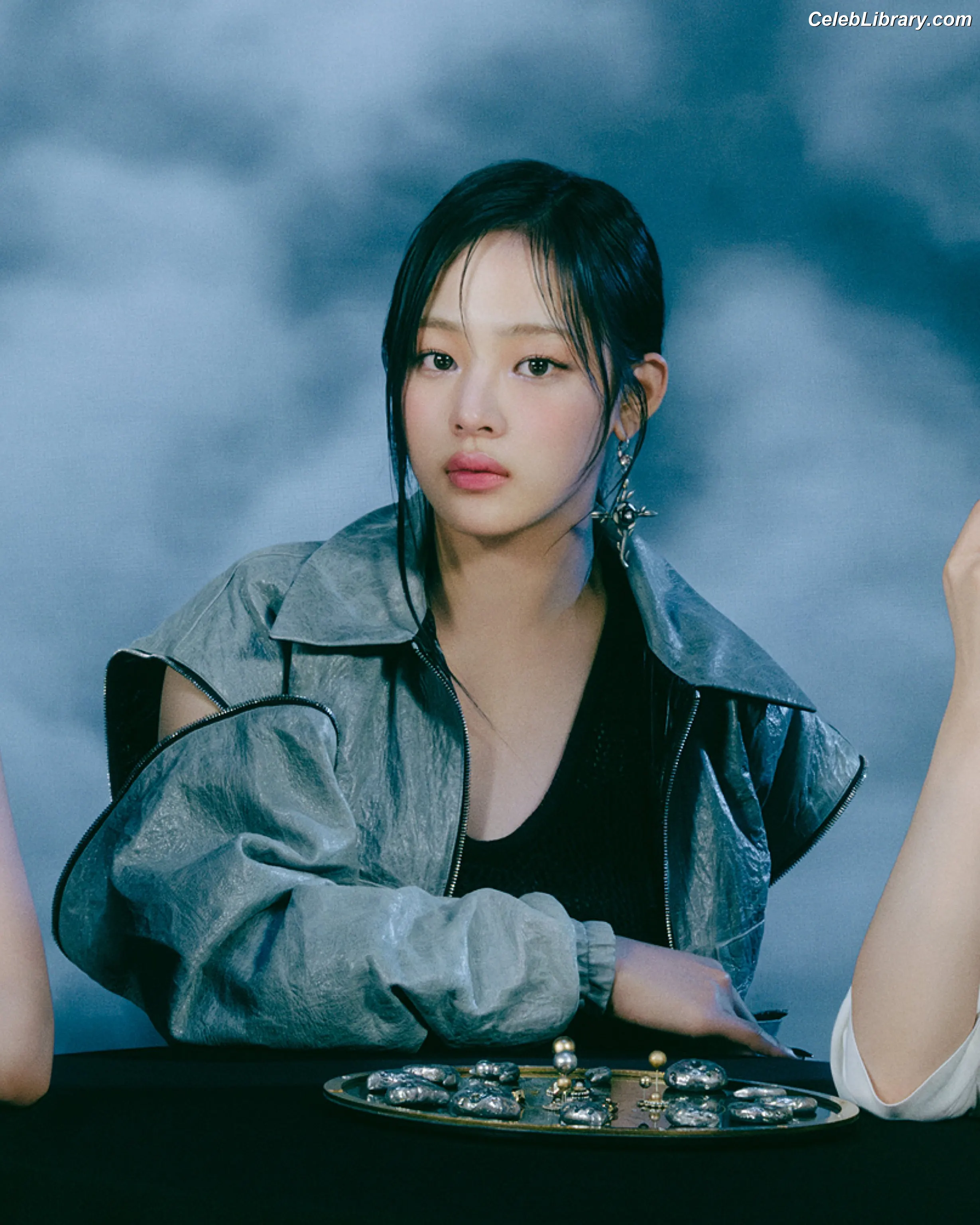 Minji (NewJeans) photo 14 of 1153