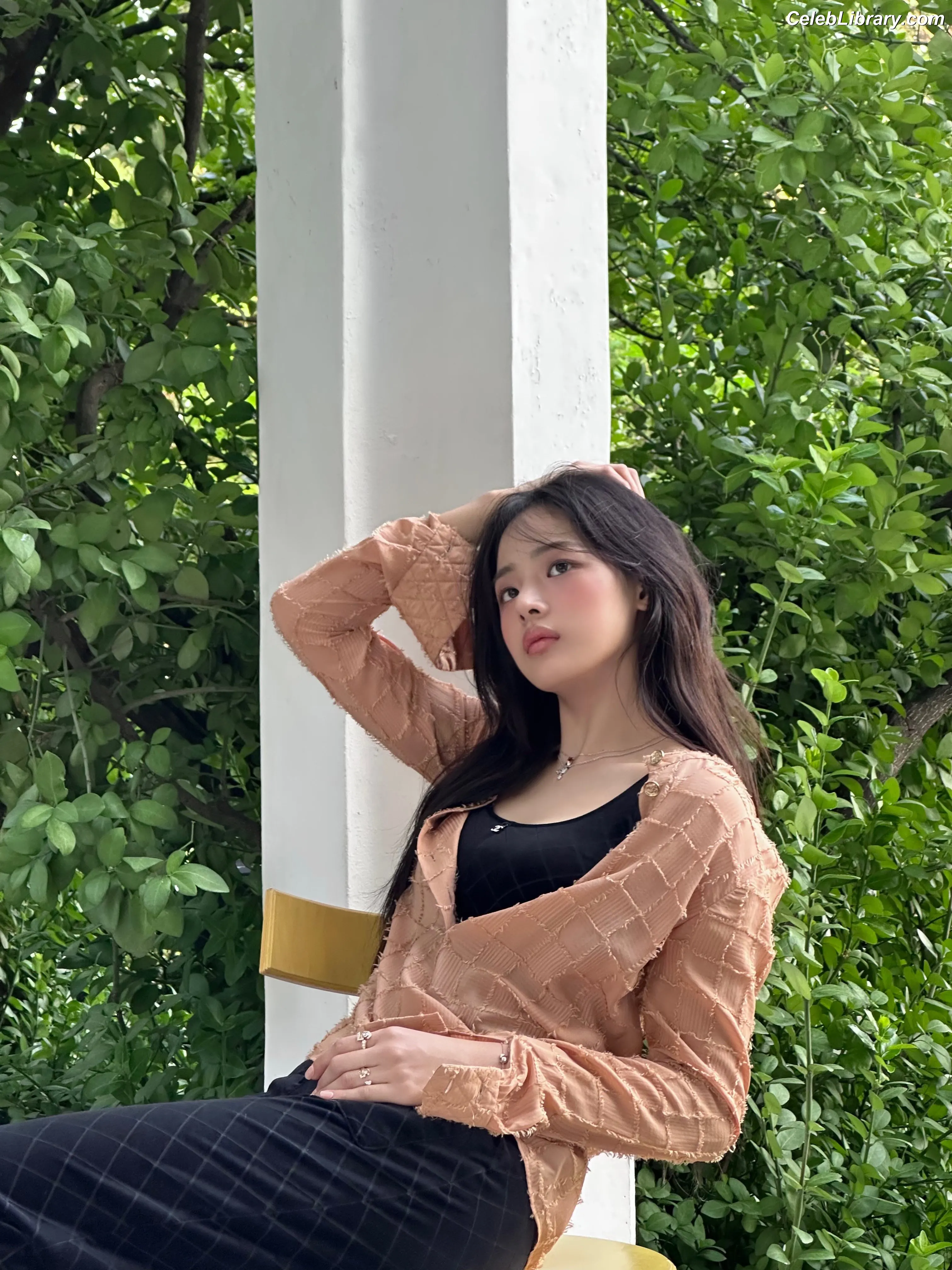 Minji (NewJeans) photo 3 of 1153