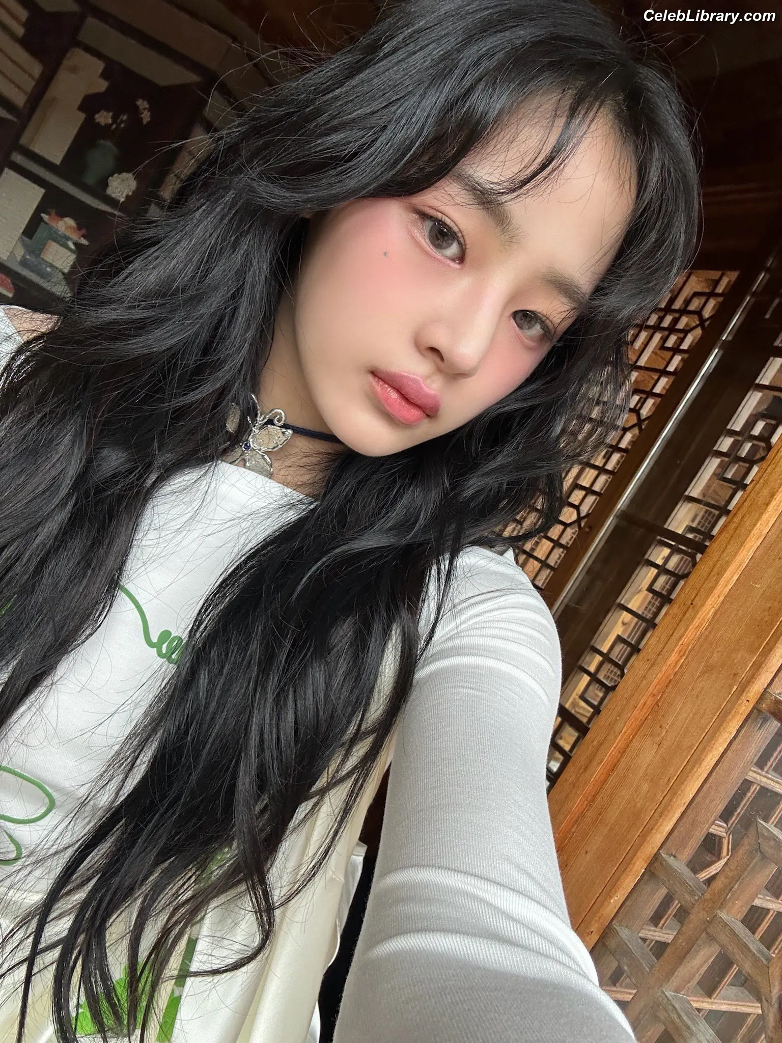 Minji (NewJeans) photo 4 of 1153