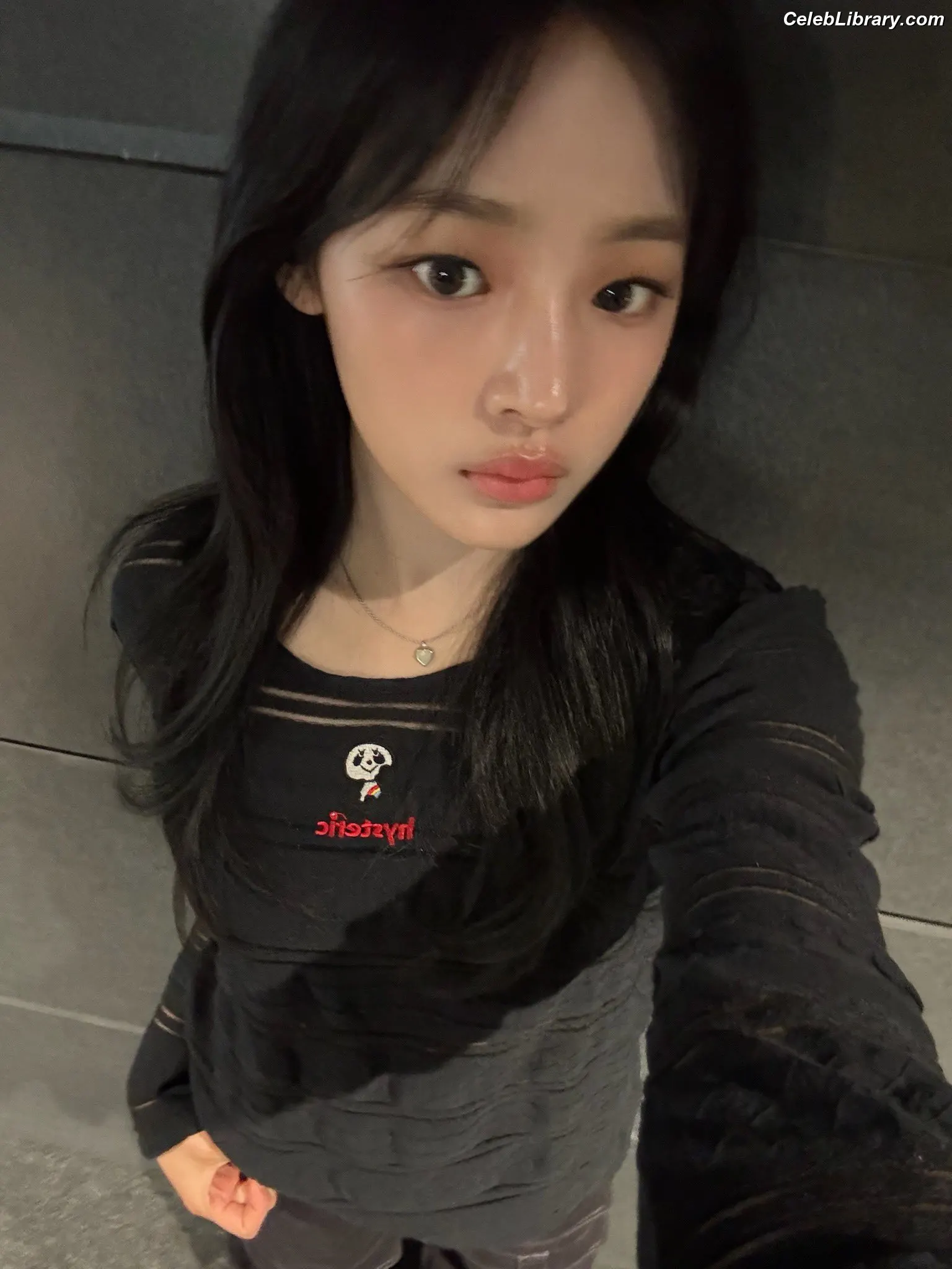 Minji (NewJeans) photo 11 of 1153
