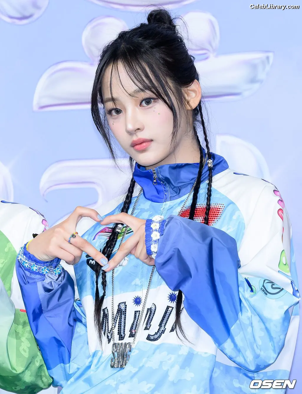 Minji (NewJeans) photo 19 of 1153