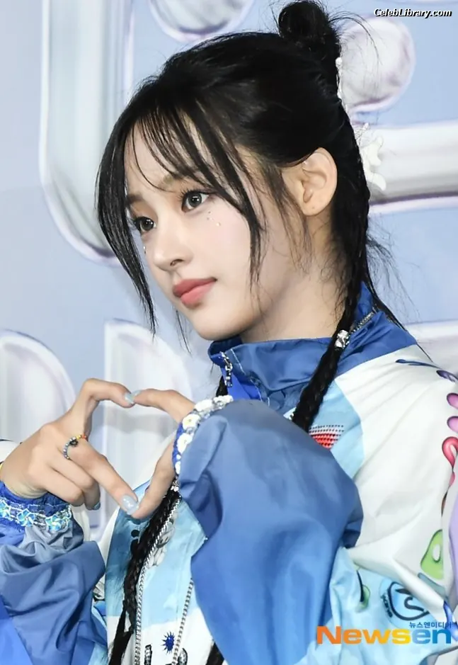 Minji (NewJeans) photo 22 of 1153