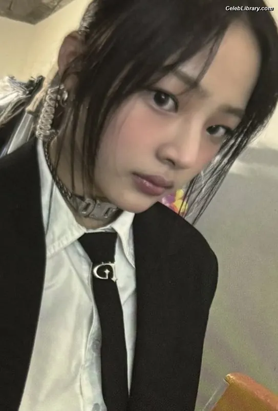 Minji (NewJeans) photo 10 of 1153