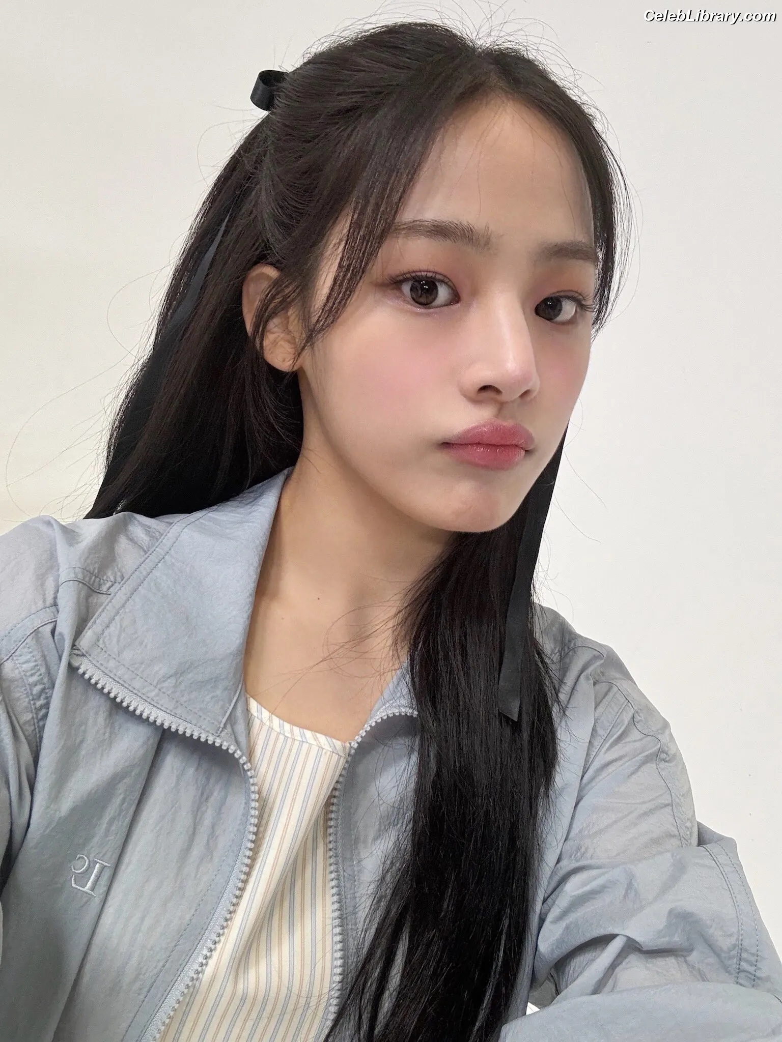Minji (NewJeans) photo 1 of 1153