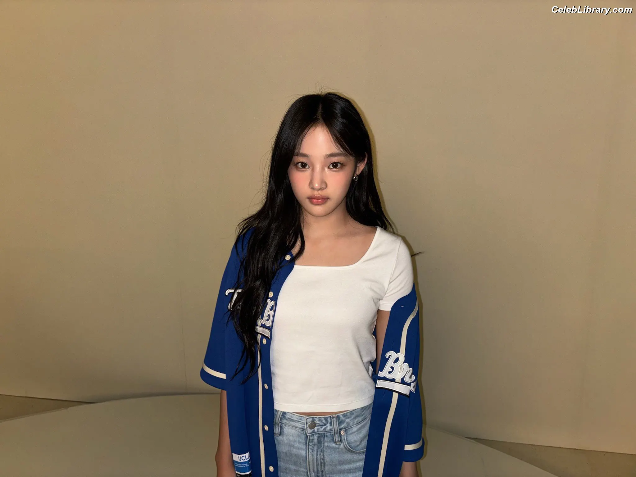 Minji (NewJeans) photo 20 of 1153