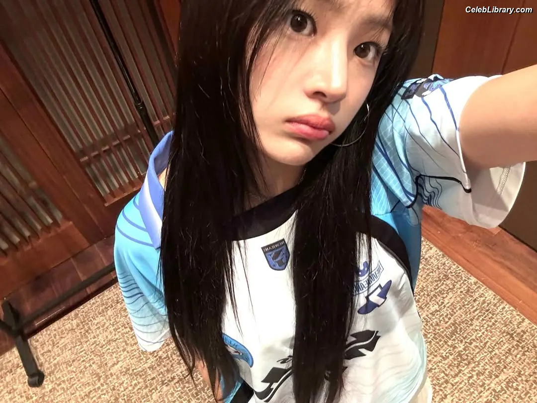 Minji (NewJeans) photo 11 of 1153