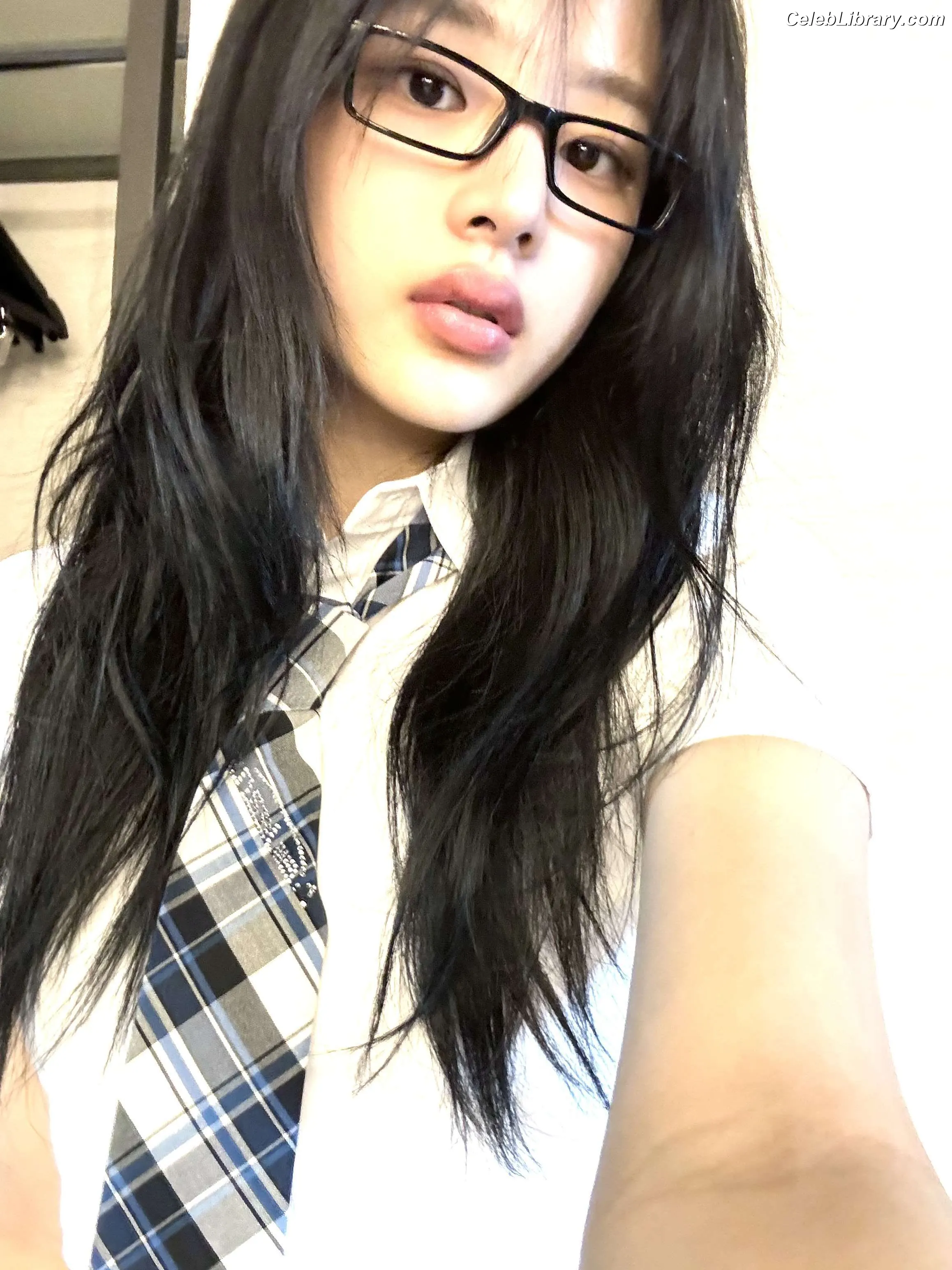 Minji (NewJeans) photo 12 of 1153