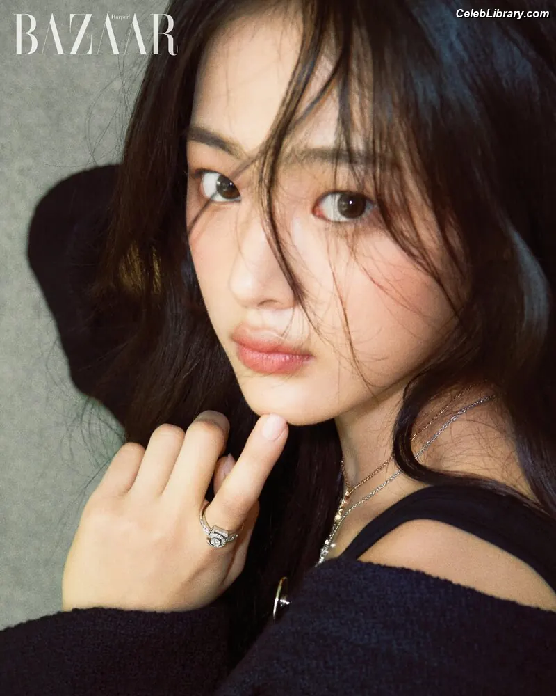 Minji (NewJeans) photo 2 of 1153