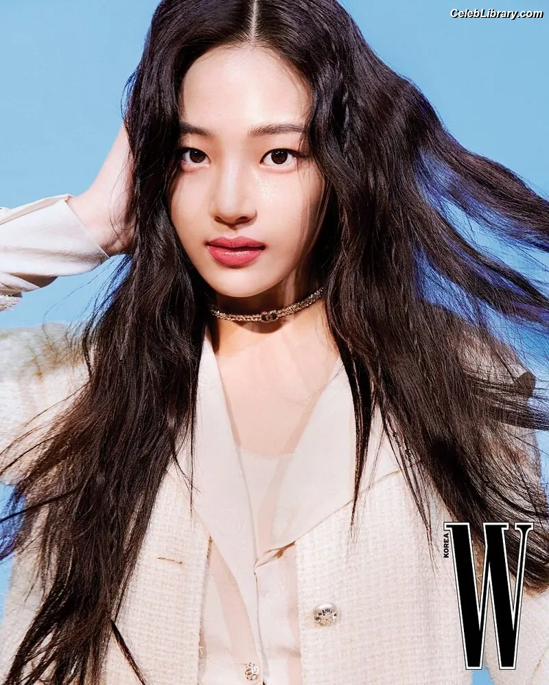 Minji (NewJeans) photo 11 of 1153