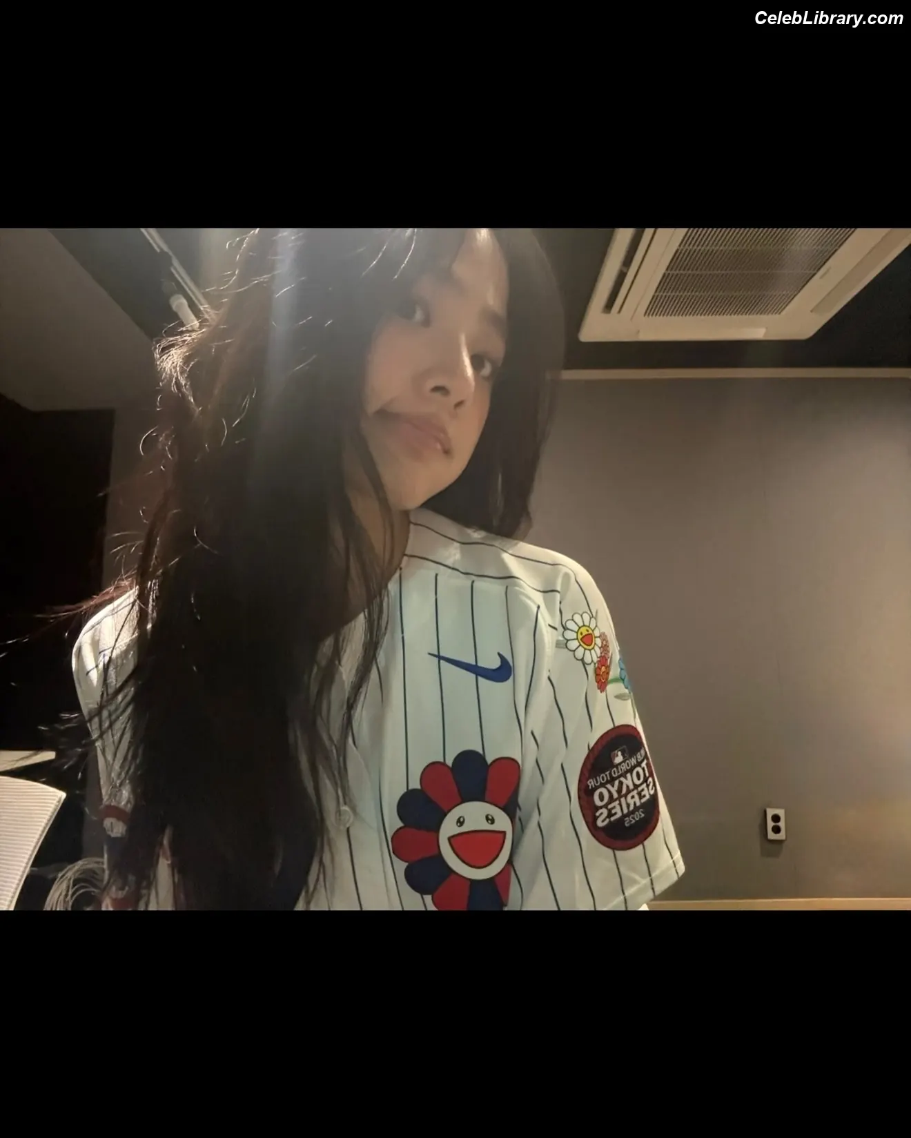 Minji (NewJeans) photo 23 of 1153