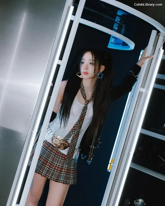 Minji (NewJeans) photo 11 of 1153