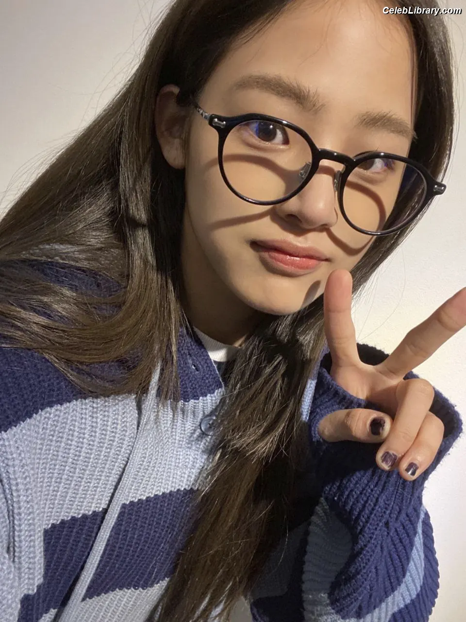 Minji (NewJeans) photo 23 of 1153