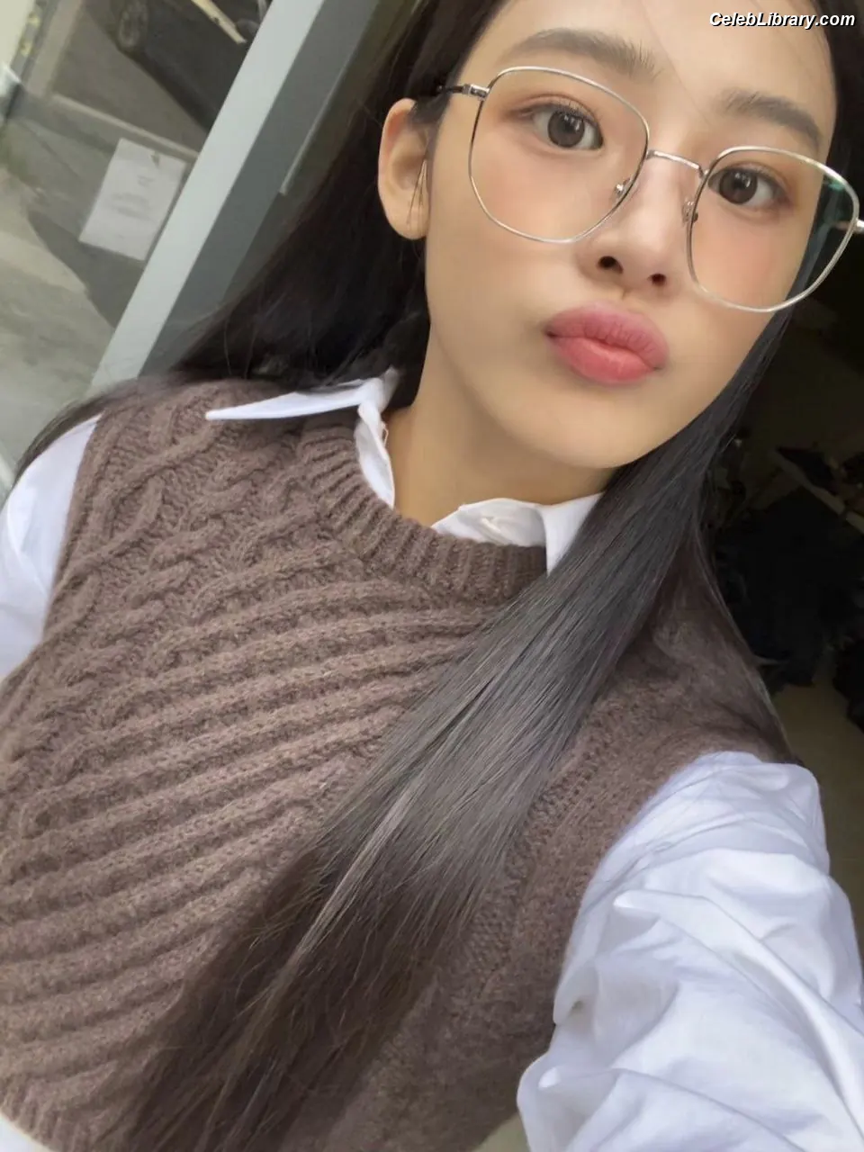 Minji (NewJeans) photo 24 of 1153