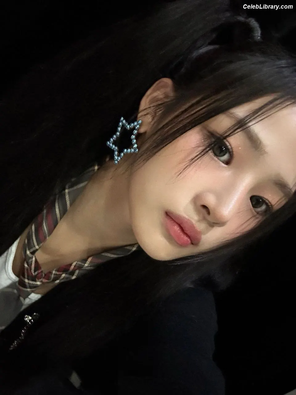 Minji (NewJeans) photo 3 of 1153