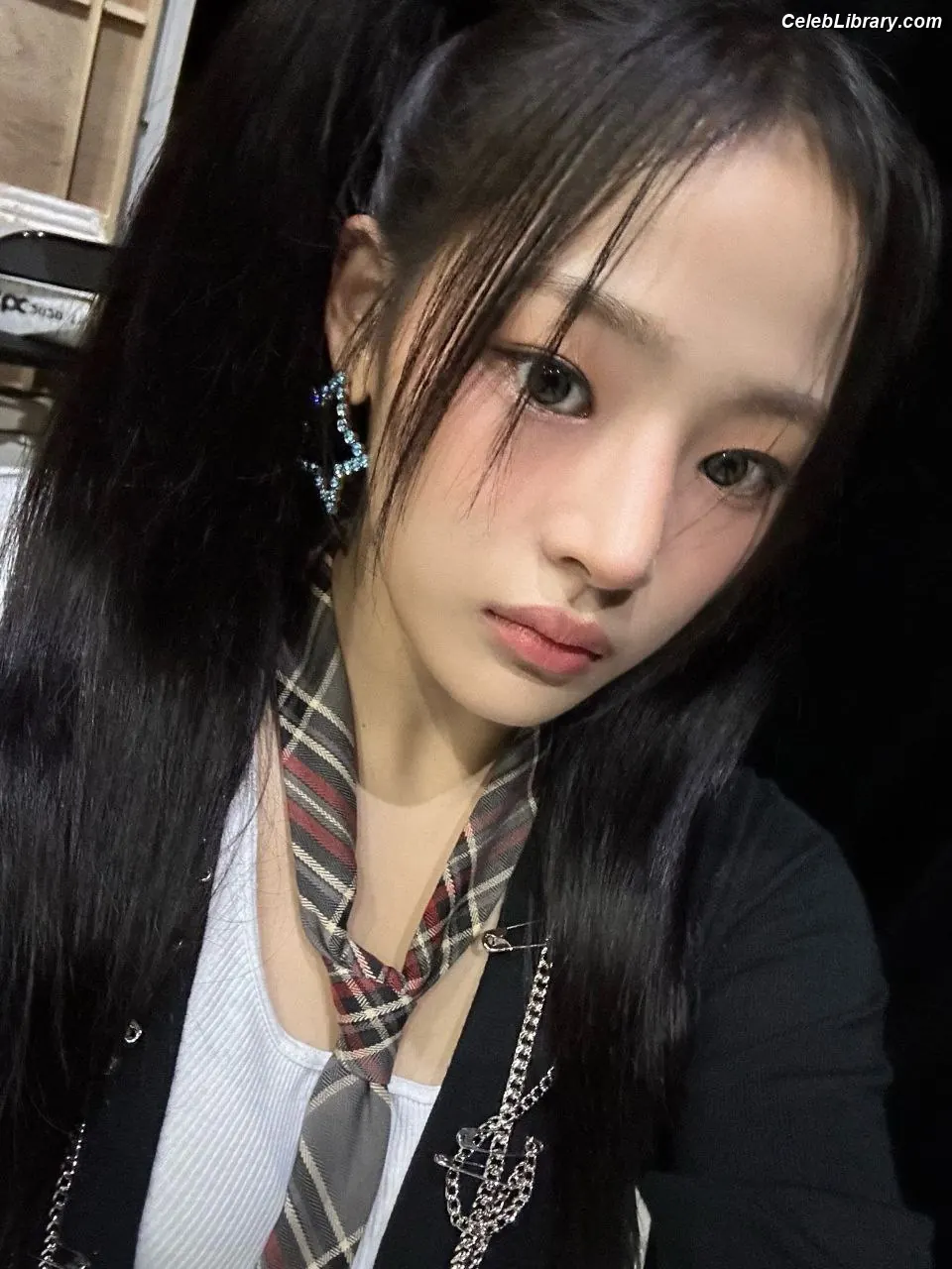 Minji (NewJeans) photo 4 of 1153